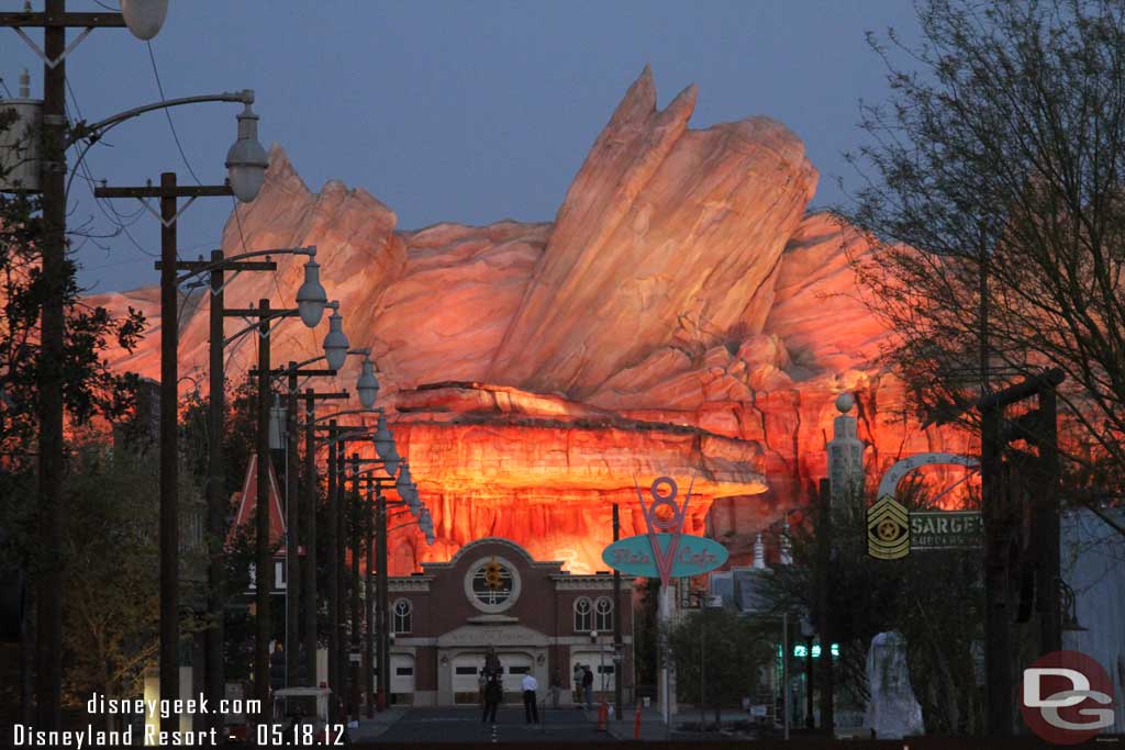 No neon on when I first arrived to check out Cars Land.