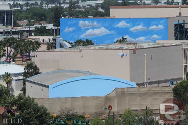 Wonder if it is just going to be a sky scene or blue on the Bugs theater now?