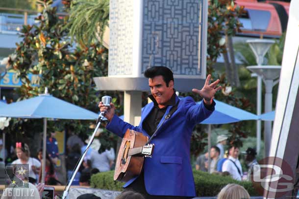 Elvis - Scot Bruce at the Tomorrowland Terrace.