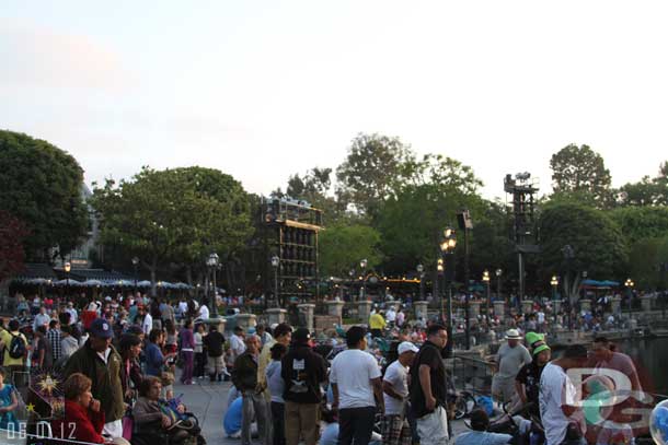 A good crowd gathering for Fantasmic already and it was still nearly 2 hours till show time.