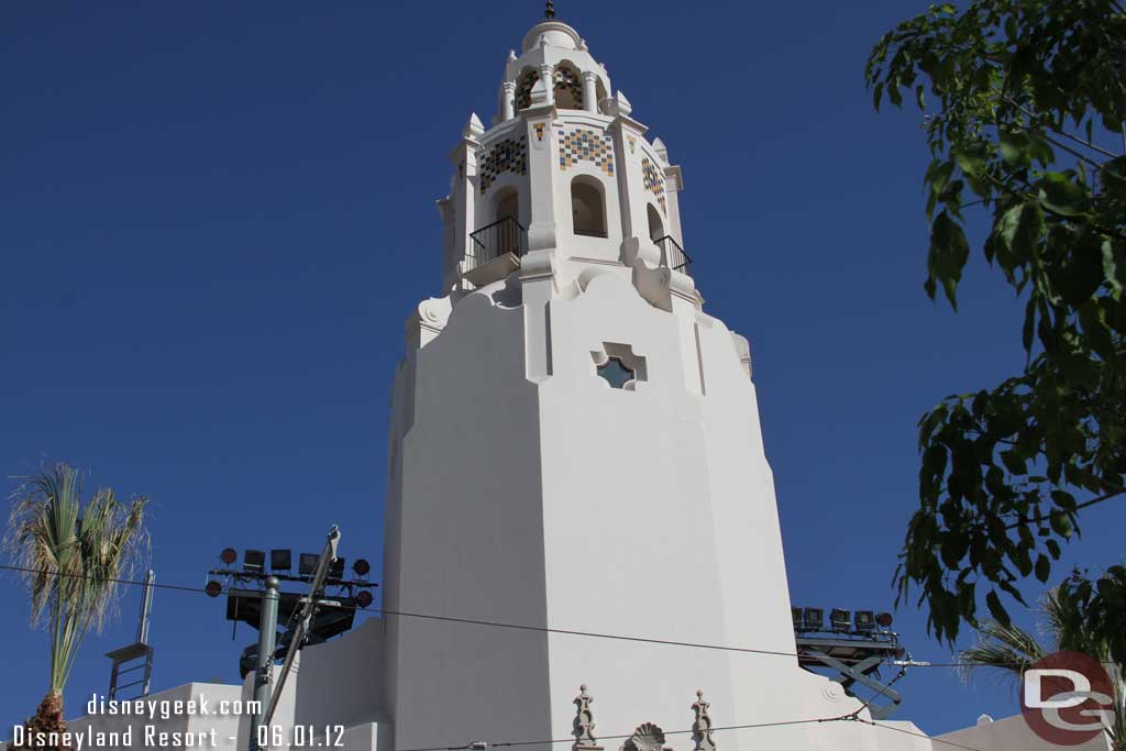 Lights rising into position on the roof of the Carthay for the parade.