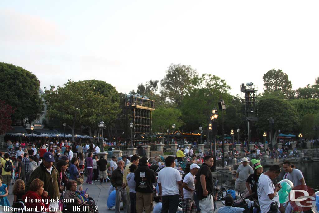 A good crowd gathering for Fantasmic already and it was still nearly 2 hours till show time.