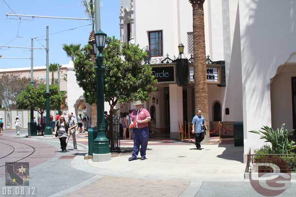 The cast members working the parade route in Carthay Circle had these costumes on.