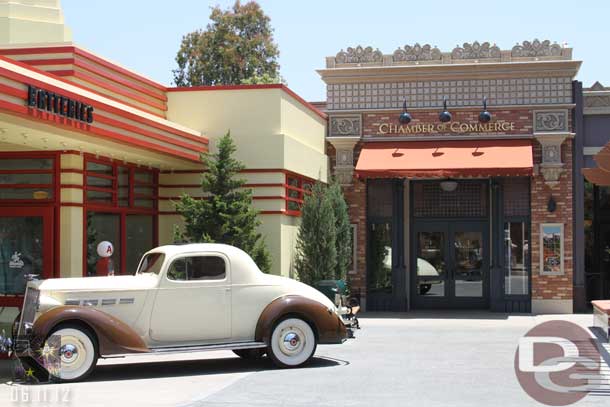 Spinning around.. the guest relations building..