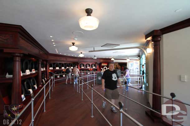 No sign of a line.. the cast members said it is about an hour from the door when full.