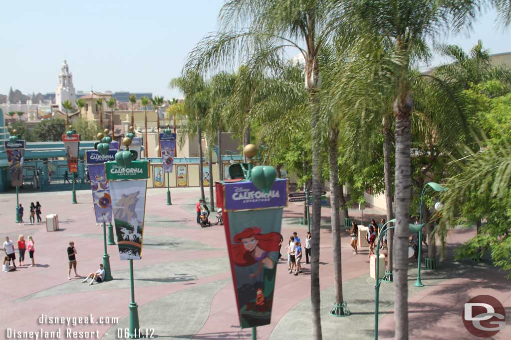 New banners in the esplanade (better shots from the ground in a few pages).