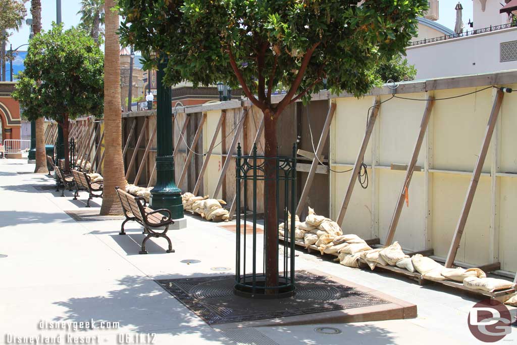 If you ever wondered what the backside of the construction walls look like.. here you go..  this concluded my quick run through Buena Vista Street.  Better/more pictures coming later this week!