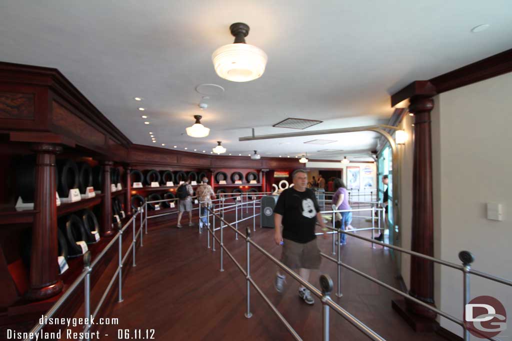 No sign of a line.. the cast members said it is about an hour from the door when full.