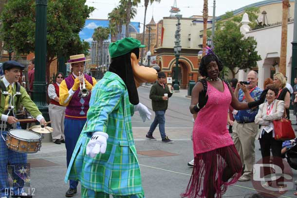 Goofy joins the performance.