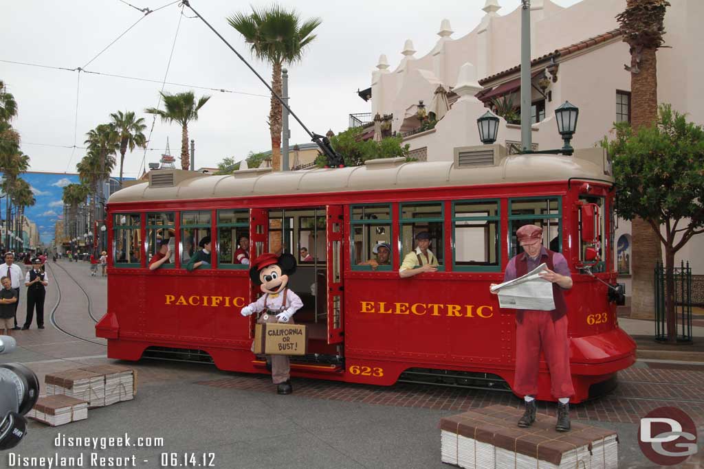 Mickey arrives in California!