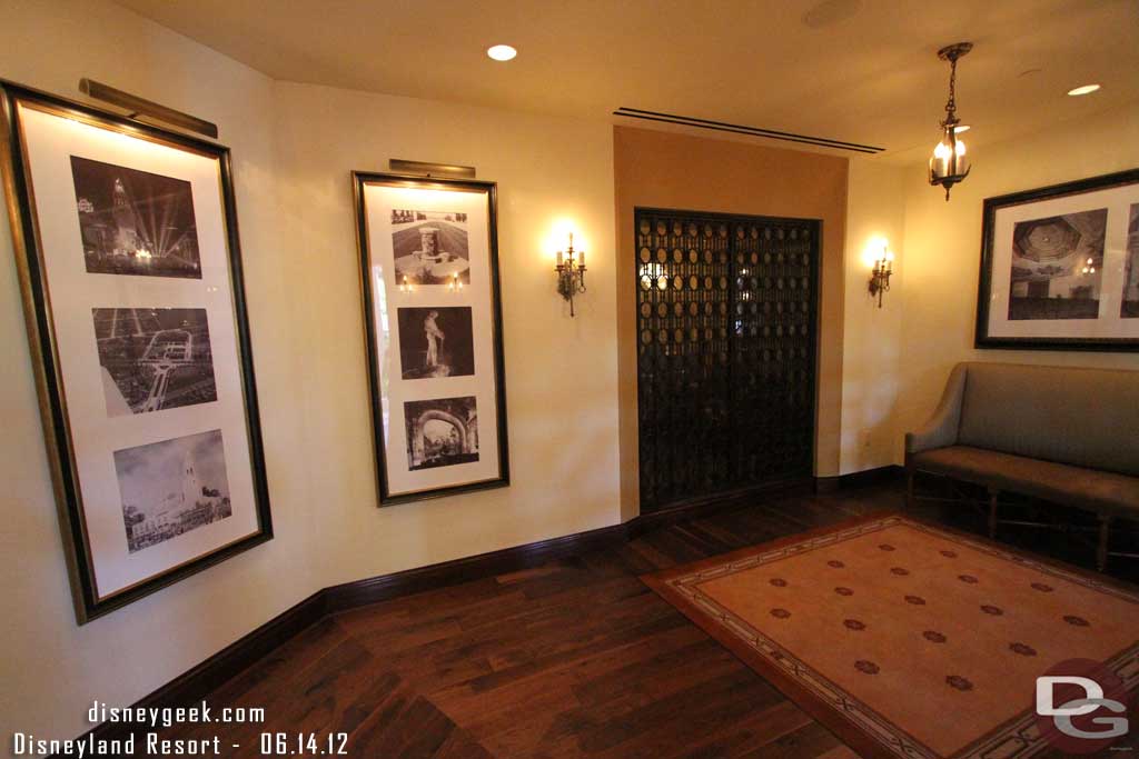 Next up I noticed the Carthay Circle Theatre was open.   So I walked inside.  They had the Carthy Circle Lounge open for pictures.  This is on the first floor on the left and it has a bar area as well as a waiting area for the dining room upstairs.