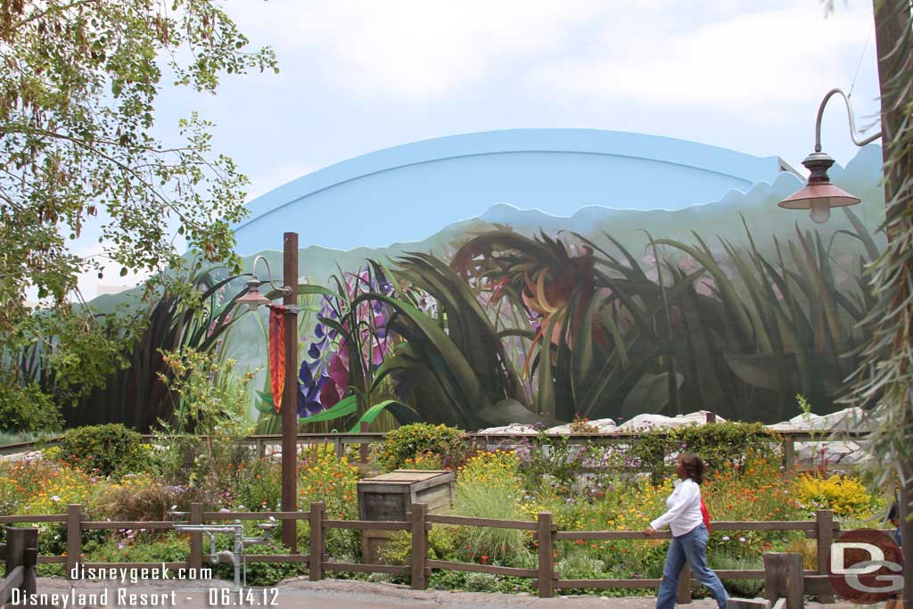 A look over at the Bugs Theater mural.  Interesting how it is kept low now.. so from Maters, etc.. you only see the top blue portion most of the time thanks to the trees, etc..