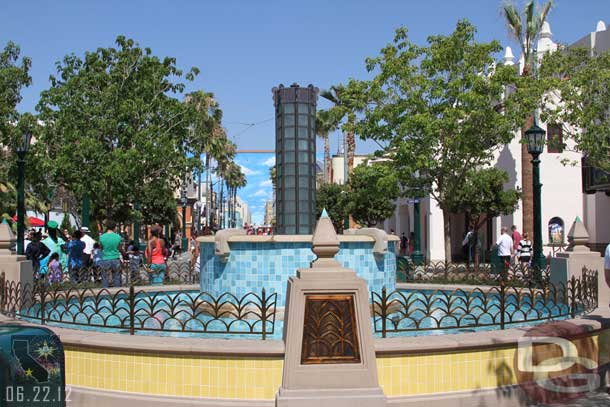 The fountain was off in Carthay Circle.  Maybe because of the upcoming parade and the wind?  