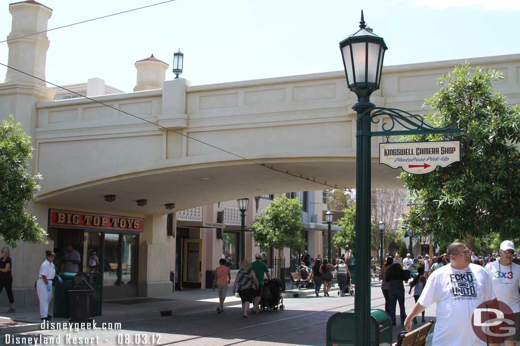 The patriotic overlay for Buena Vista Street has been removed.