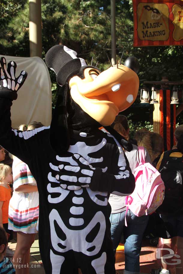 Goofy hanging out in the Carnival.