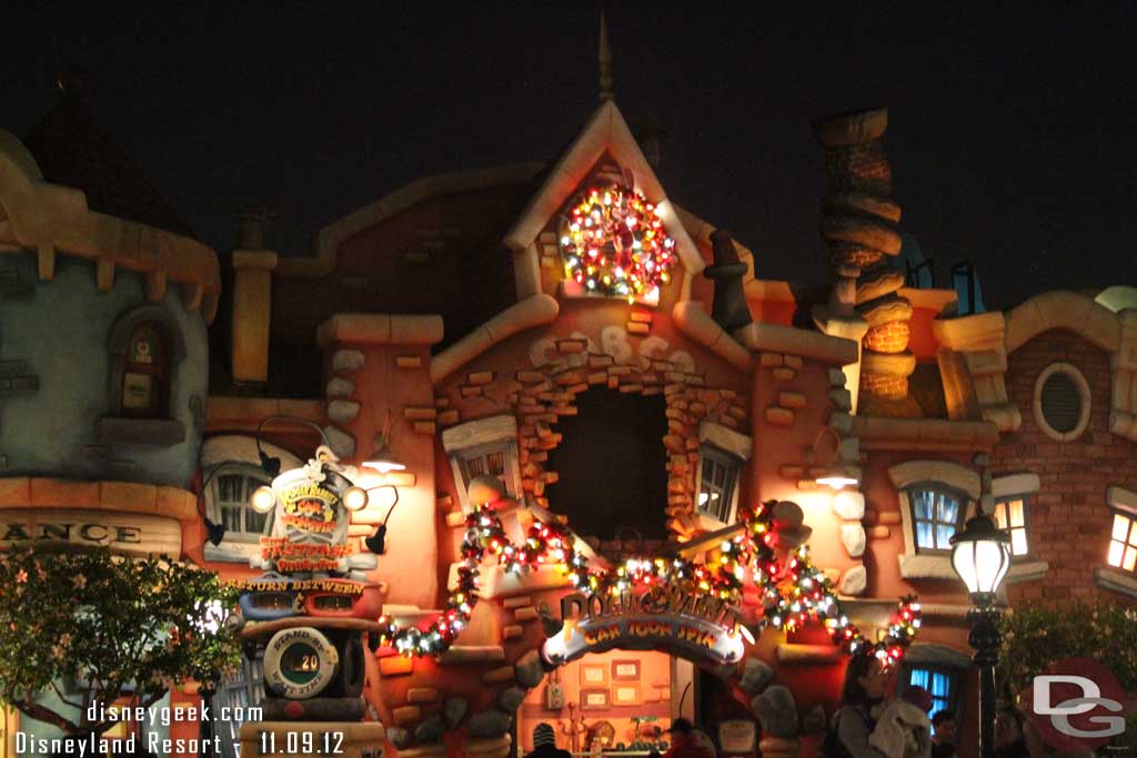 Toontown is decked out for the season (no cab yet)