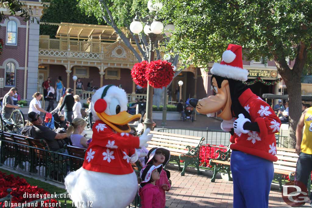 Some great pictures for this family as Goofy interrupted Donalds photo session.