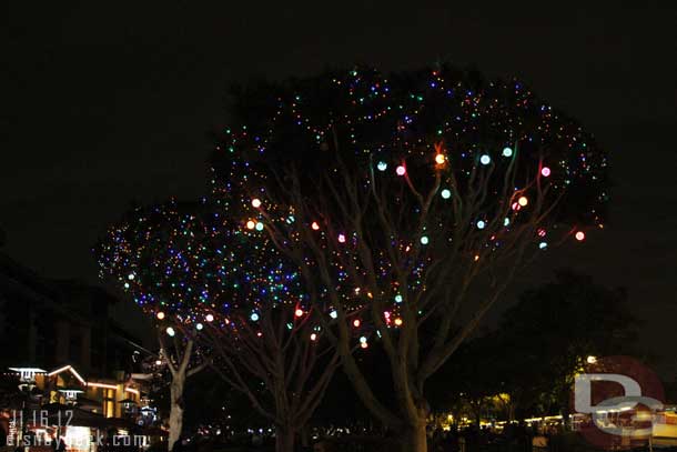 Heading for the trams, noticed Downtown Disney has its Christmas lights on now too.