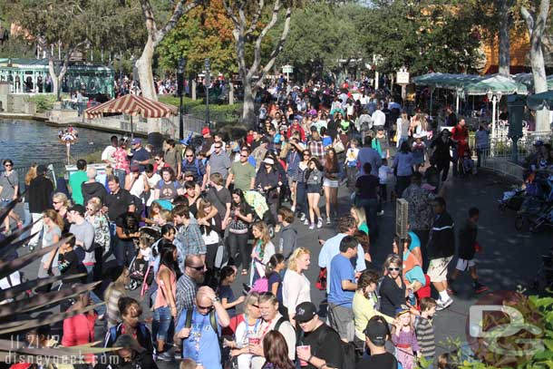 The park was fairly crowded, I would say summer crowds... not holiday yet.