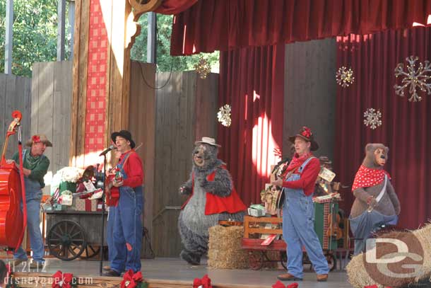 Today four country bears joined in the finale.