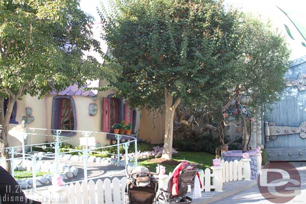 The walls are down by Minnies.  The wishing well is now located along the sidewalk.