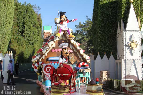 The Christmas Fantasy Parade going by as I headed into Small World Holiday.