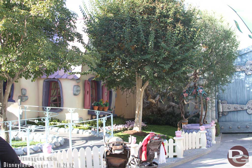 The walls are down by Minnies.  The wishing well is now located along the sidewalk.