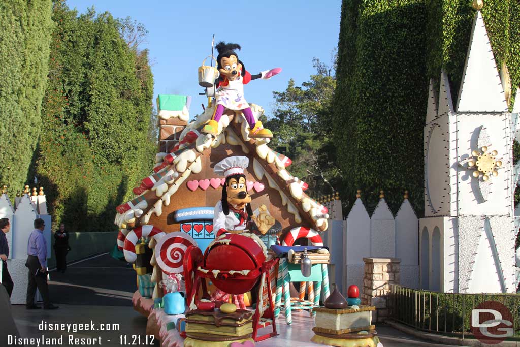 The Christmas Fantasy Parade going by as I headed into Small World Holiday.