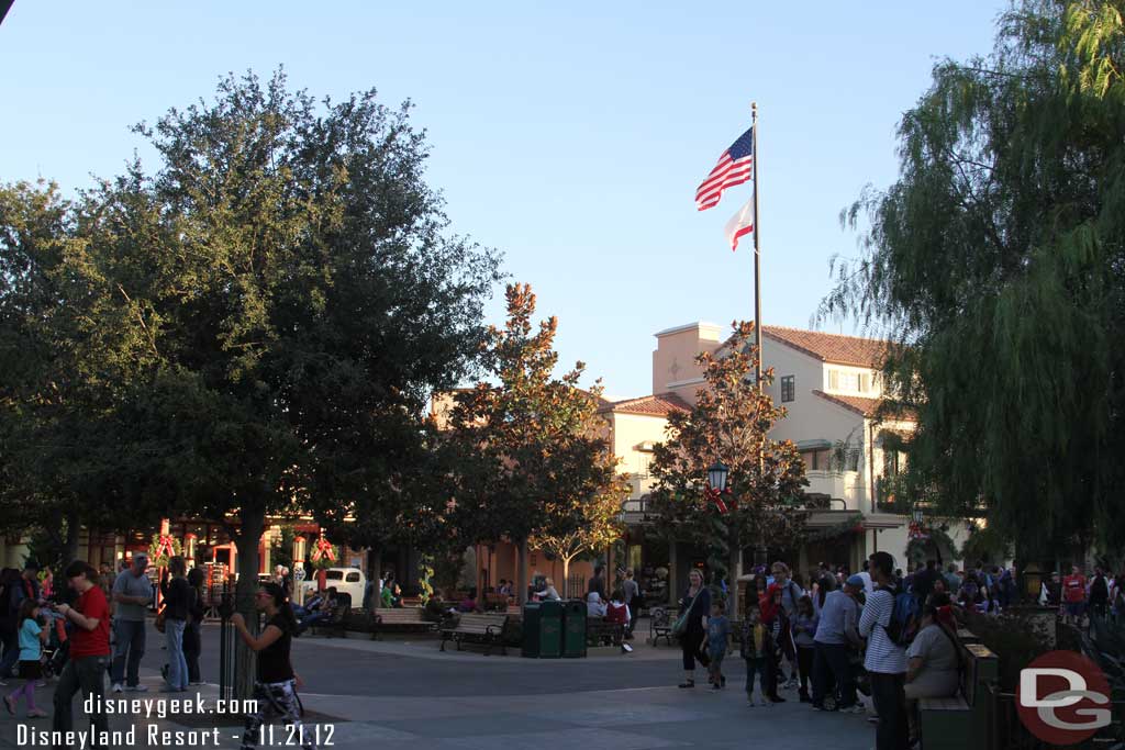 A nice angle of the square in Buena Vista Street from the new walkway.