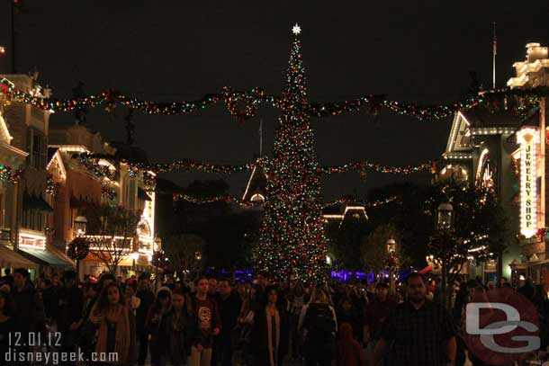 A look down Main Street as I waited for the Dole Whip group to return.