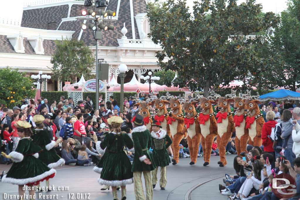 Timing is everything... first picture the dancers had their backs to me.