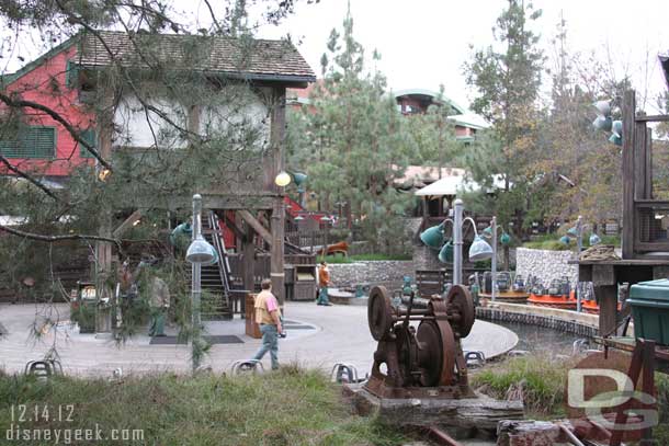 You could walk right onto GRR if you did not mind getting soaked on this cool (temps in the high 50s/low 60s and overcast) day.