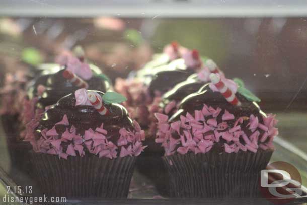 There were special/seasonal cupcakes at several locations around the parks for True Love Week.  Here are some in the Pacific Wharf Cafe.