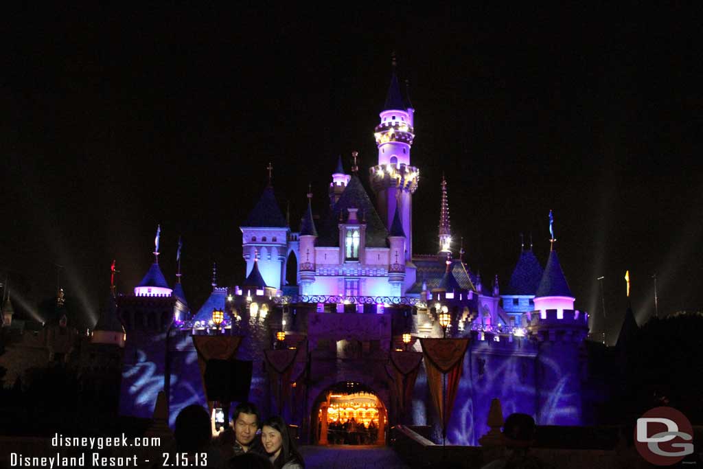 Another random note.. a Cast Member taking guests pictures had an external light he was using (bottom left of this shot), they looked to be coming out great.