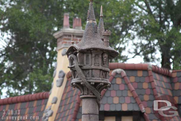 Random shot of the Tangled Tower in the courtyard from the queue.