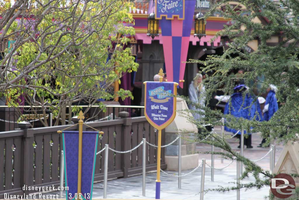 Extended queue space and signs for the Royal Hall (the meet and greet).