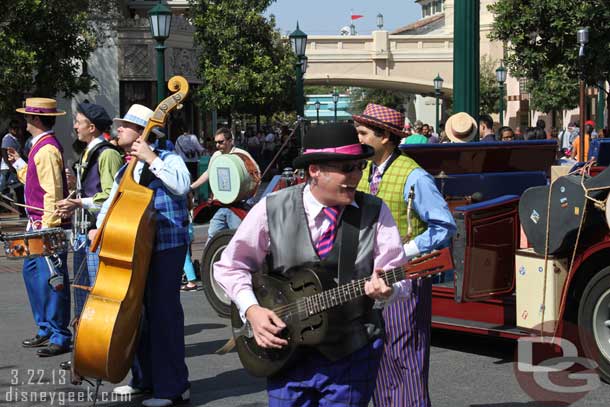 Five and Dime performing.