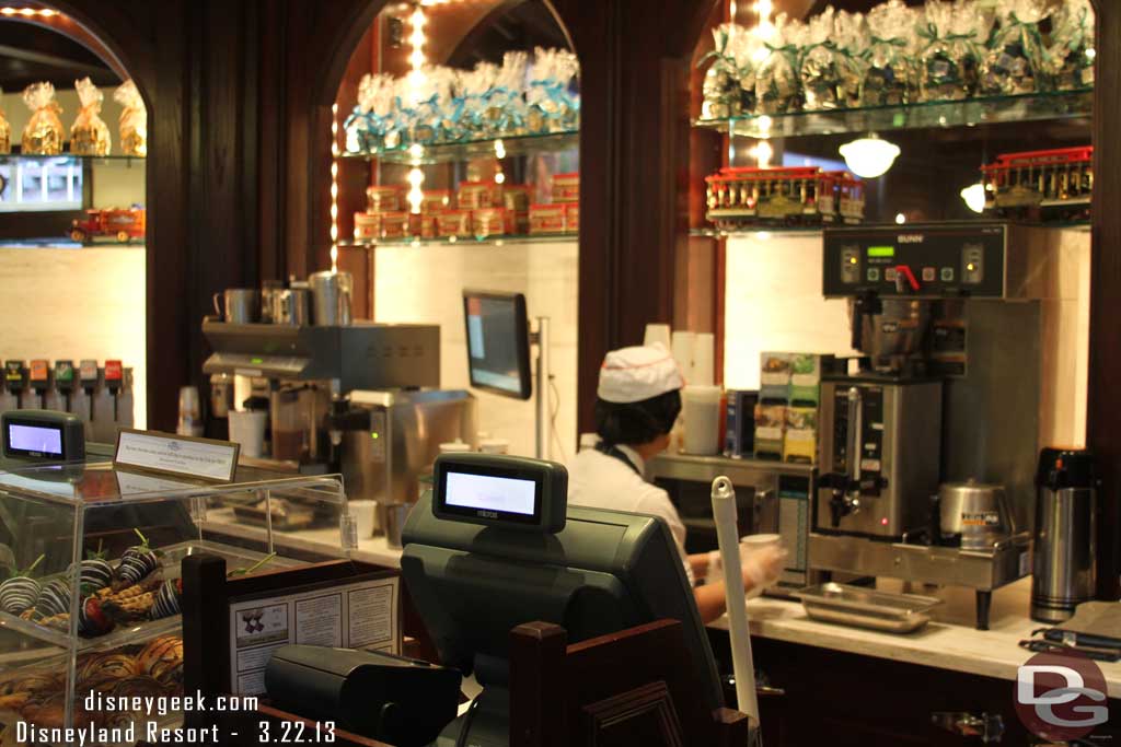 After their set headed back to DCA and decided to swing through Ghirardelli for some chocolate.  The coffee/espresso machines seemed extremely loud tonight.