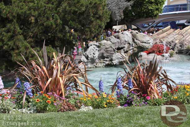 Walked back toward the hub by way of Tomorrowland, not much happening there, just guests everywhere.  Here is a peaceful garden shot near the entrance.