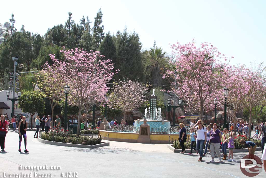 A calm spring afternoon in Carthay Circle.