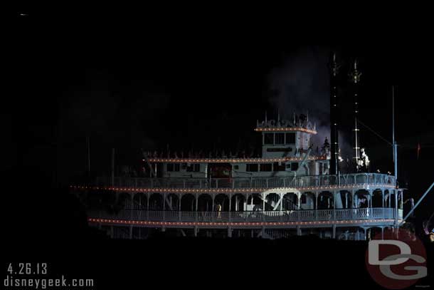 One of my favorite parts of the show, the Mark Twain rounding the corner to make its pass.