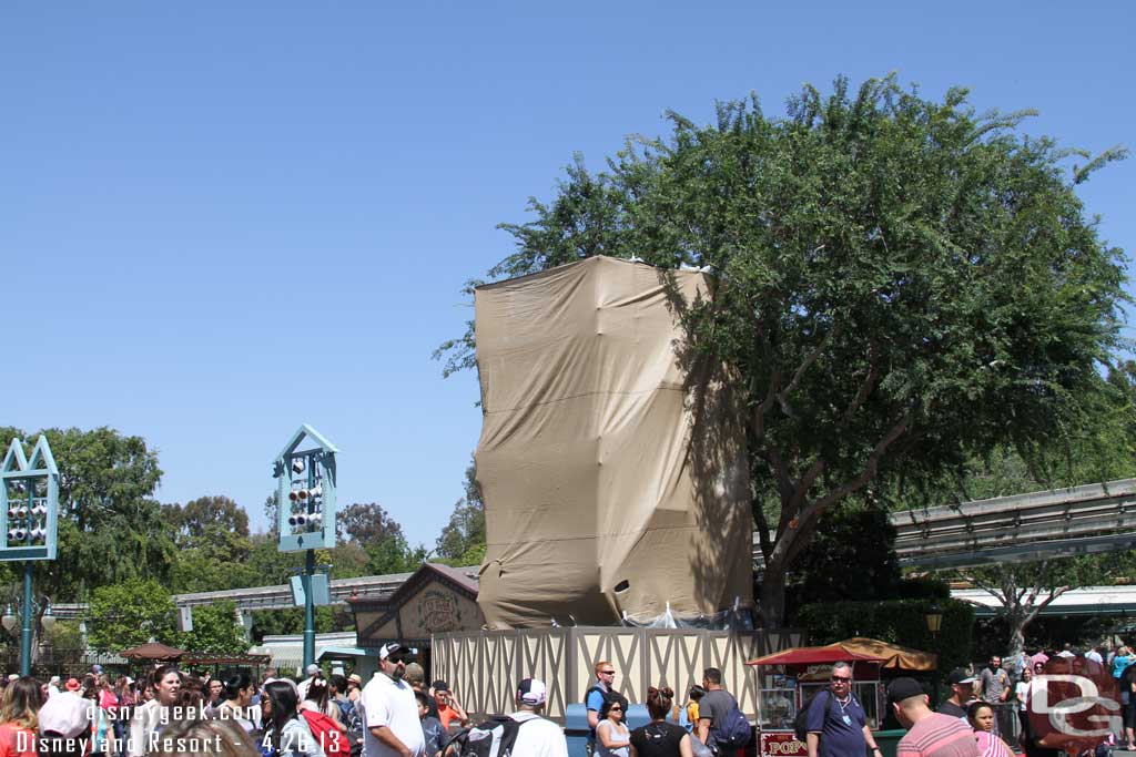 Speaking of painting the rest of the light towers in the Small World Mall are underwraps and being repainted.