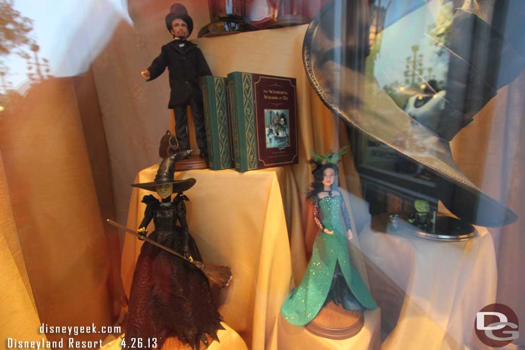 An Oz window in Elias and Co.