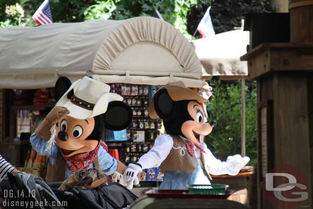 Cowboy Mickey and Minnie coming out for pictures, they changed with Goofy.