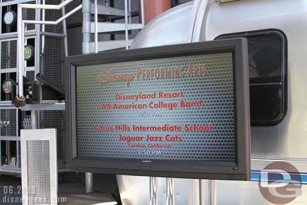 There was an LCD screen on either side of the Backlot stage with a schedule of upcoming groups.