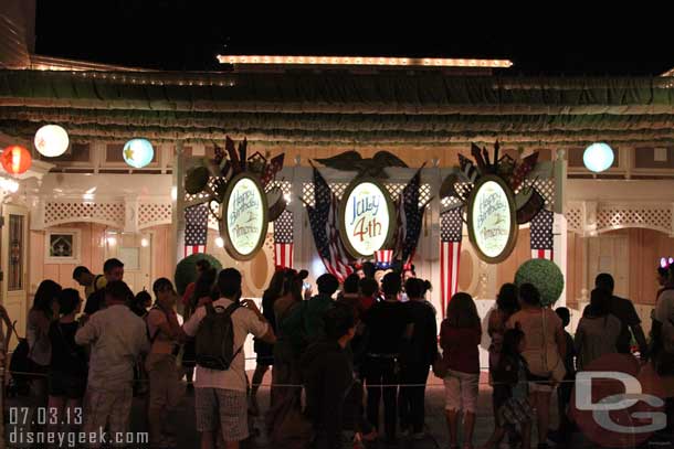 Back to Main Street USA and the Independence Week photo location.