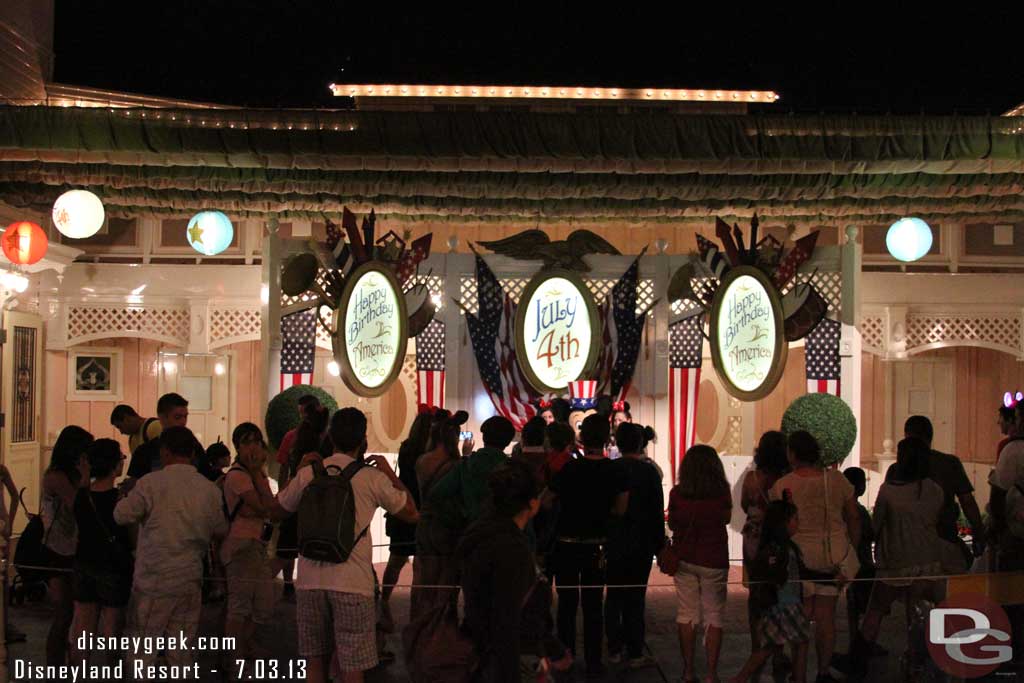 Back to Main Street USA and the Independence Week photo location.