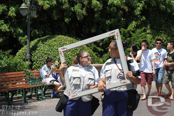 The picture frame is still making the rounds.. this week out with two photopass cast members.