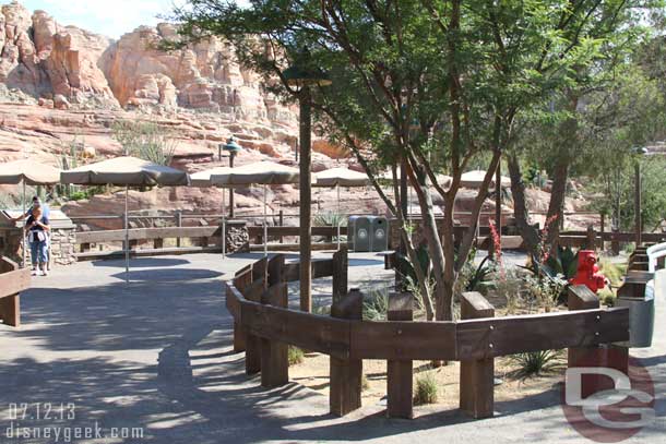 The line was posted at 90 minutes for the Racers and the extended queue was not set up even.