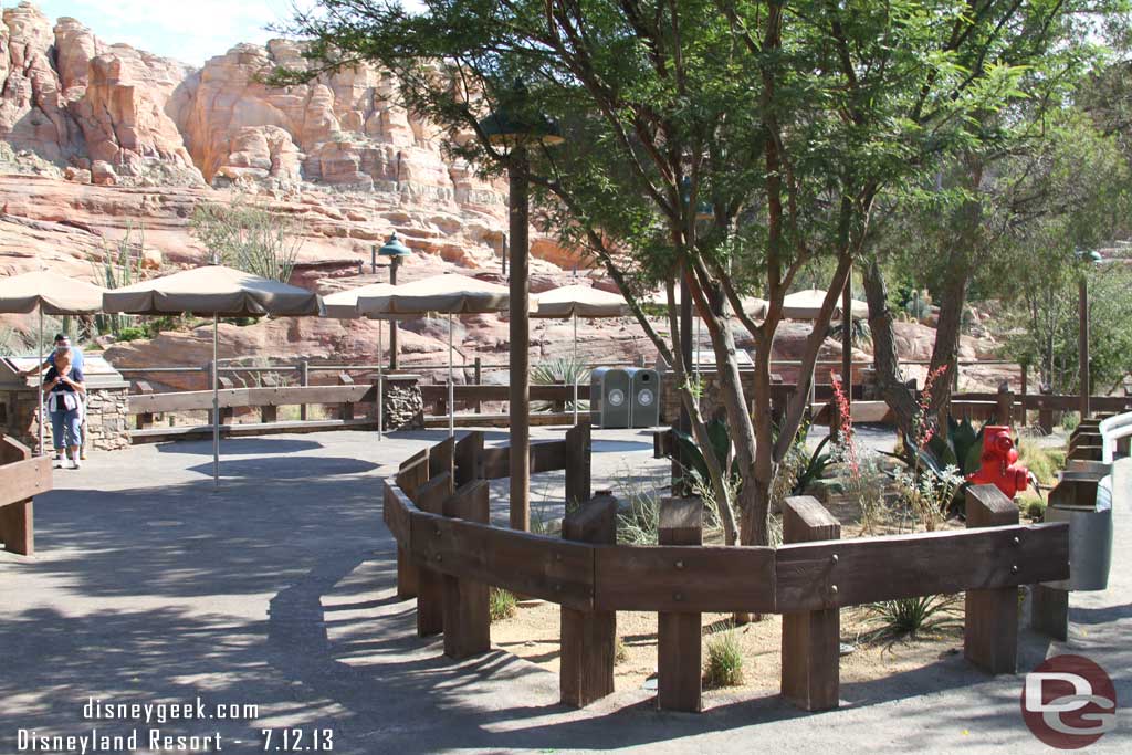 The line was posted at 90 minutes for the Racers and the extended queue was not set up even.